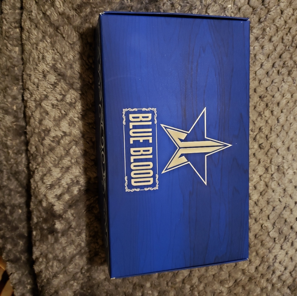 Blue blood eyeshadow palette by Jeffree Star